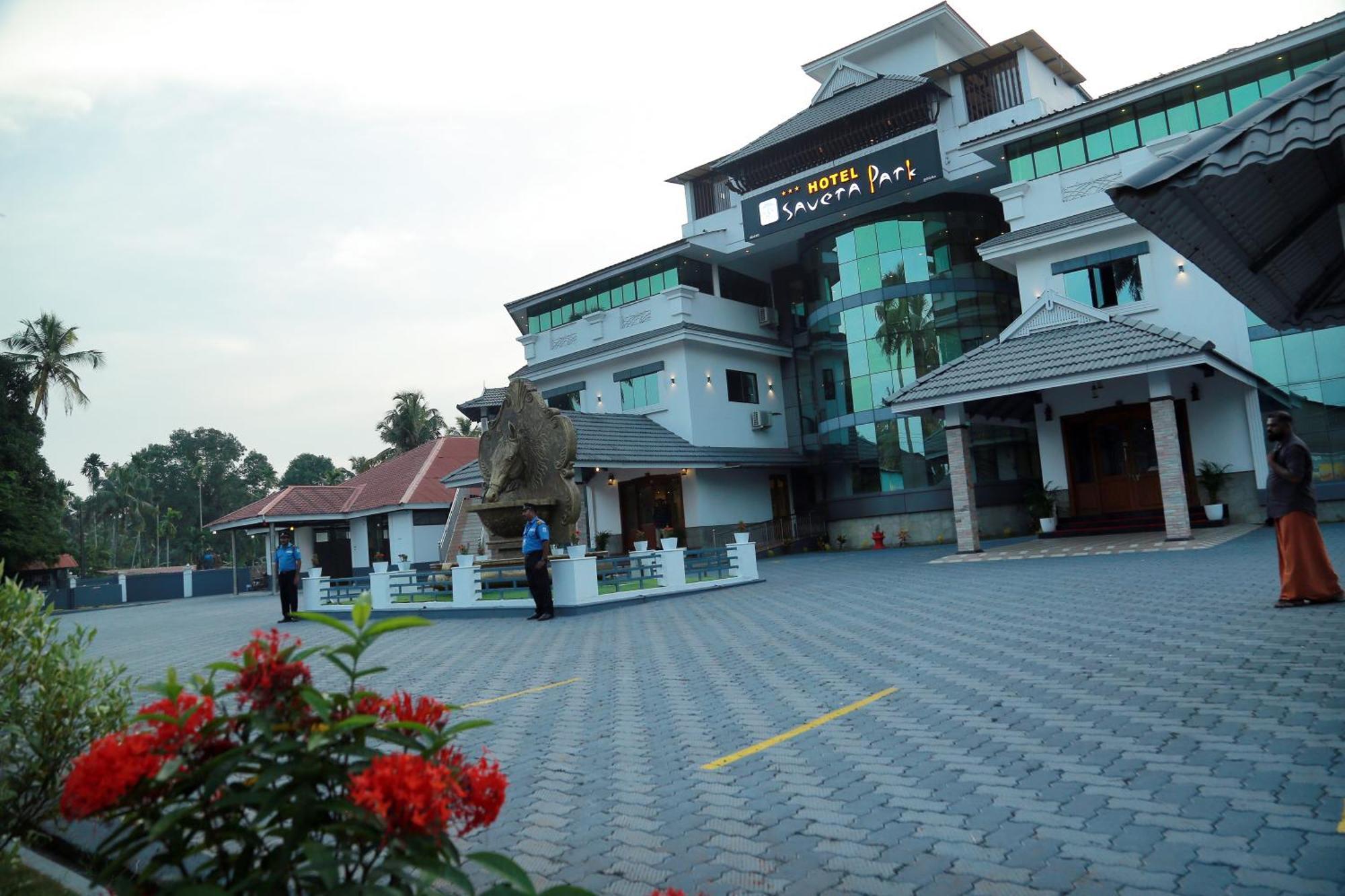 Hotel Savera Park Thrissur Exteriér fotografie